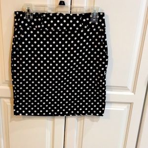Forever 21 perfect Black & white skirt w/ pockets